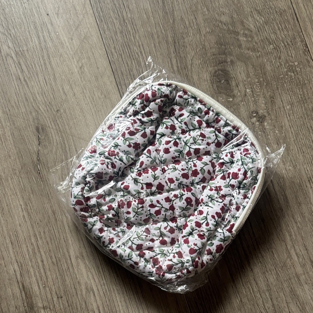 SHEIN Cherry Print Quilted Pouch - Red and White